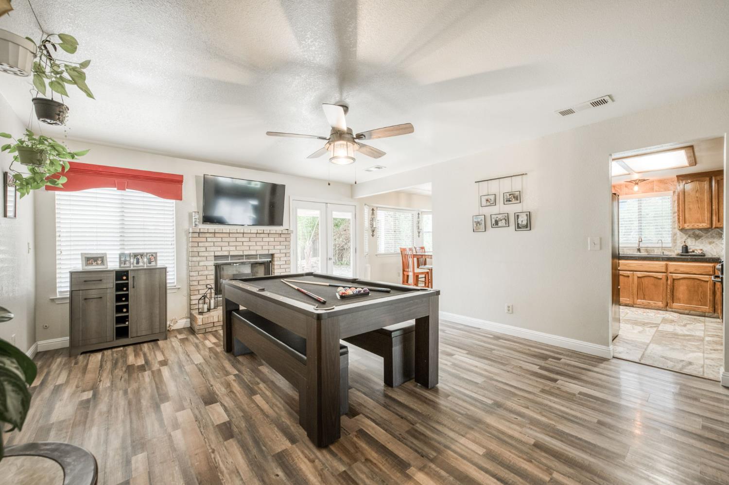 162 N Amber Ave, Clovis, CA 93611