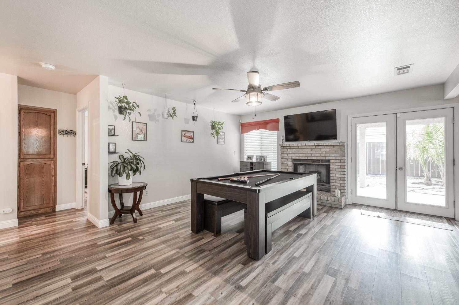 162 N Amber Ave, Clovis, CA 93611