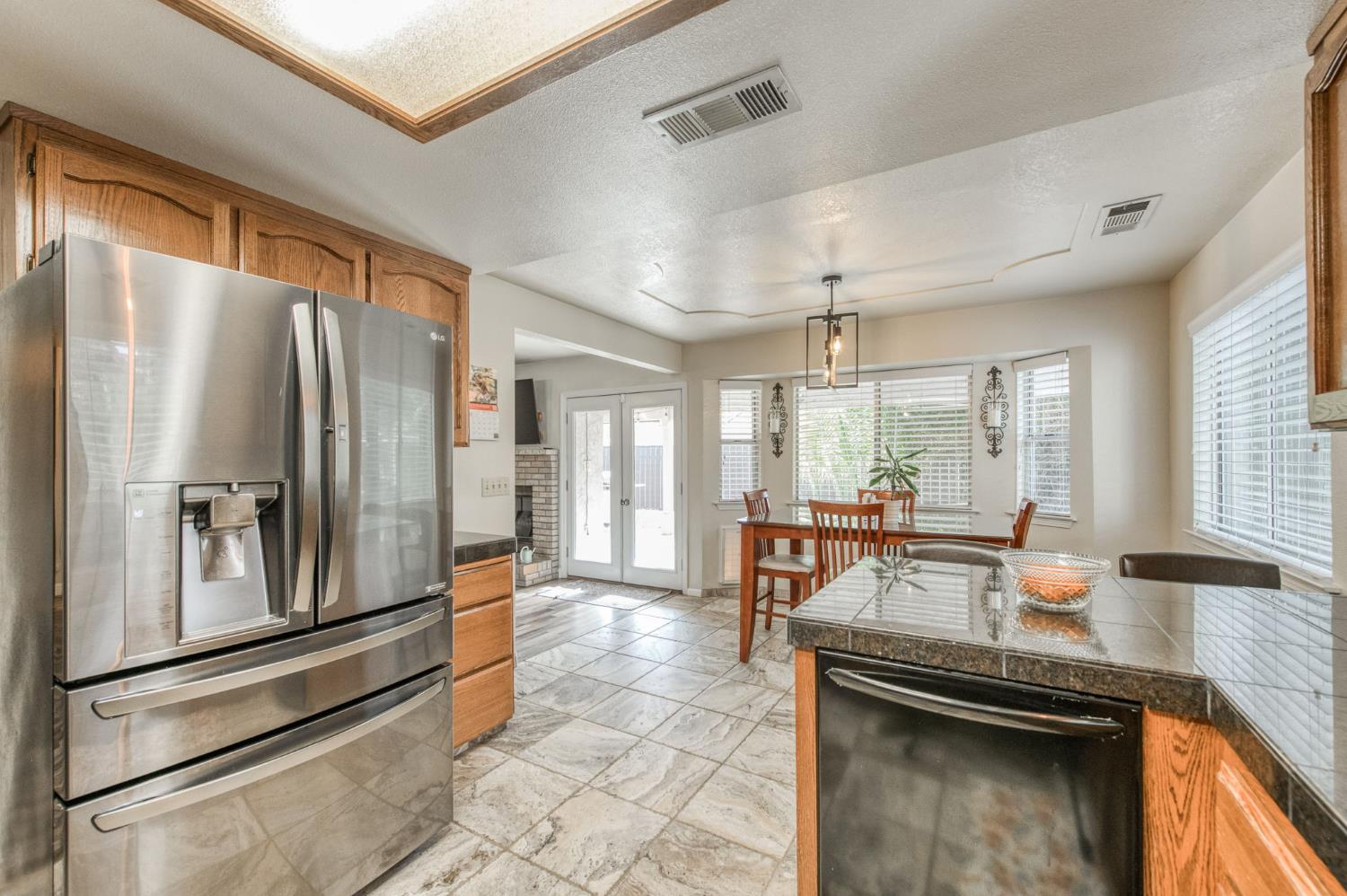 162 N Amber Ave, Clovis, CA 93611