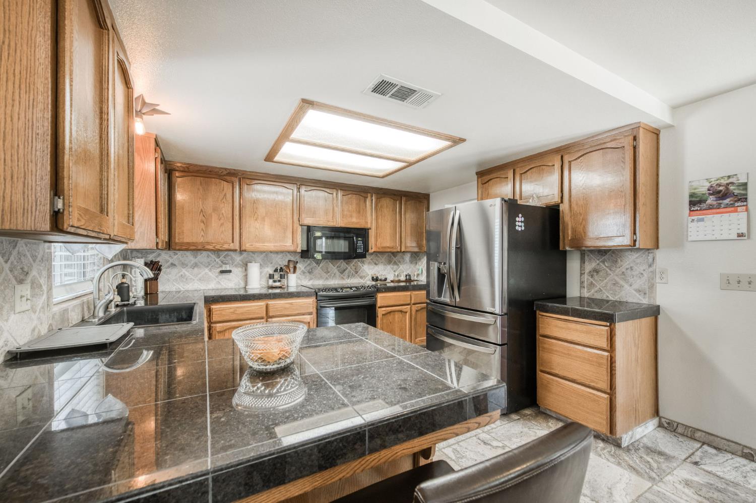162 N Amber Ave, Clovis, CA 93611