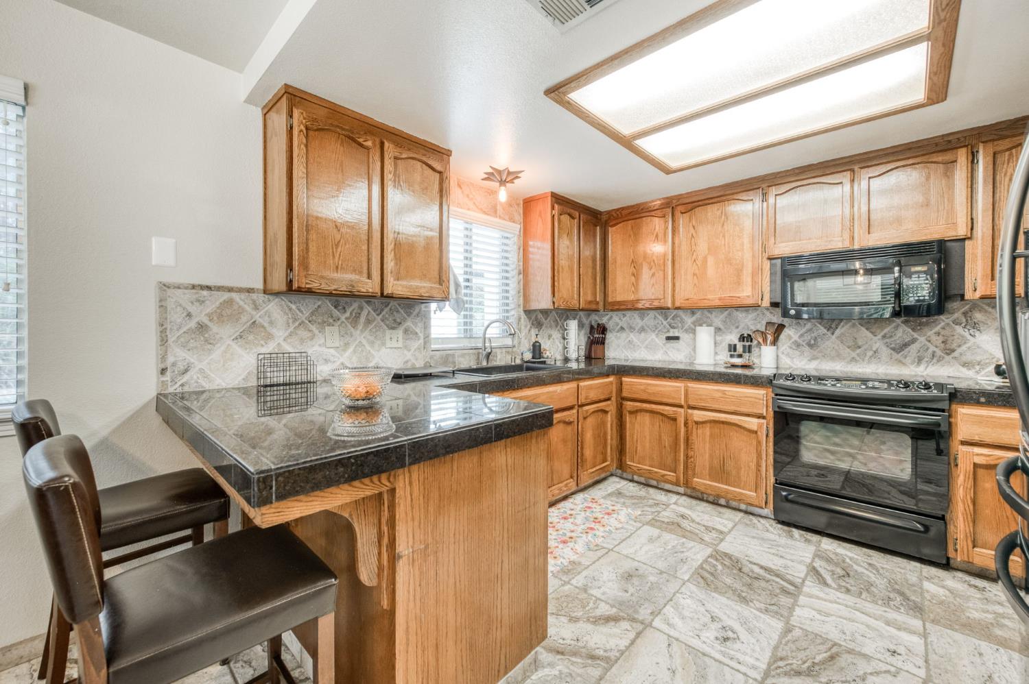 162 N Amber Ave, Clovis, CA 93611
