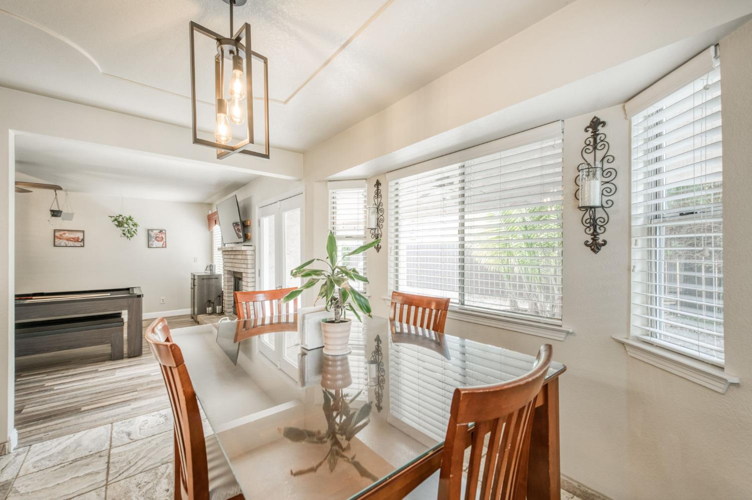 162 N Amber Ave, Clovis, CA 93611