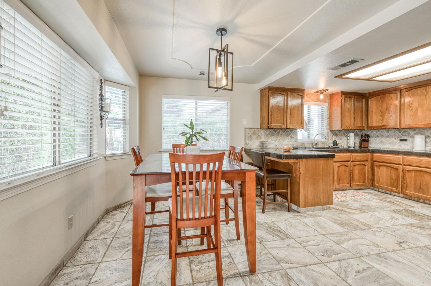 162 N Amber Ave, Clovis, CA 93611
