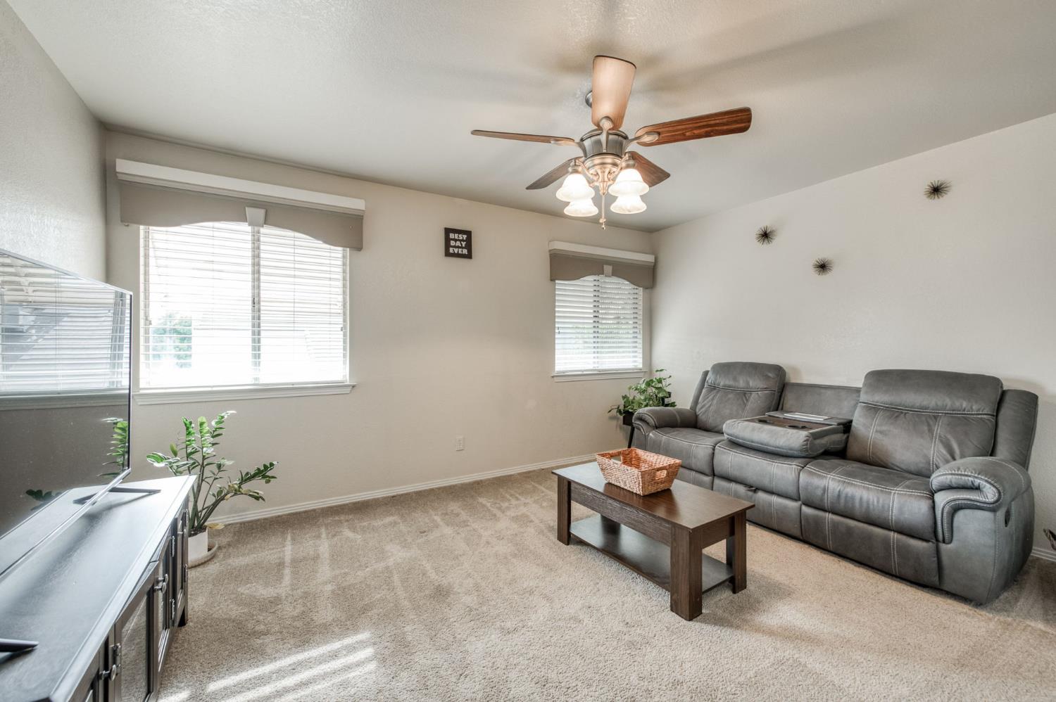 162 N Amber Ave, Clovis, CA 93611