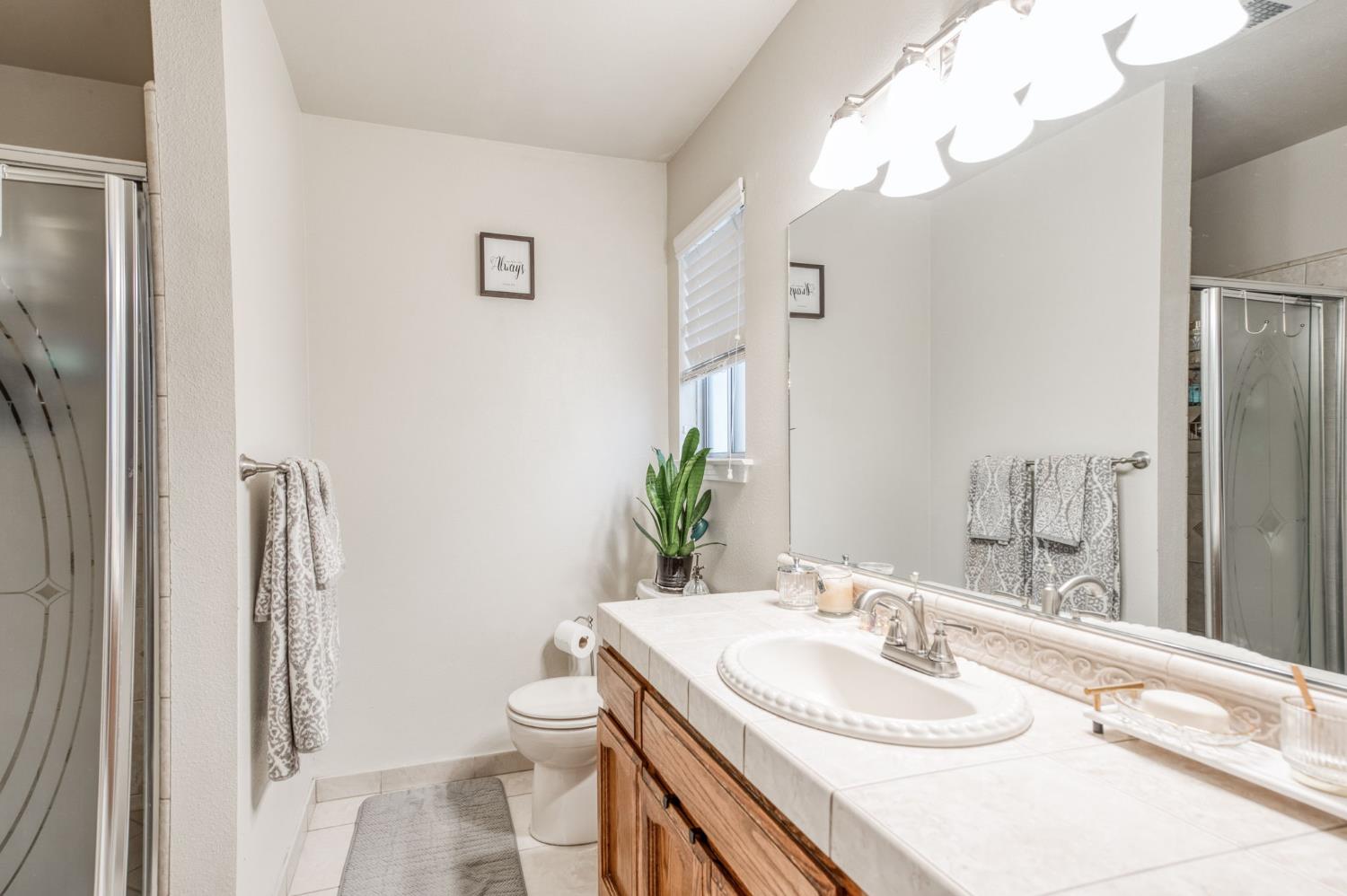 162 N Amber Ave, Clovis, CA 93611