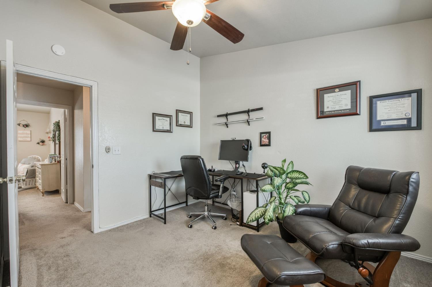 162 N Amber Ave, Clovis, CA 93611