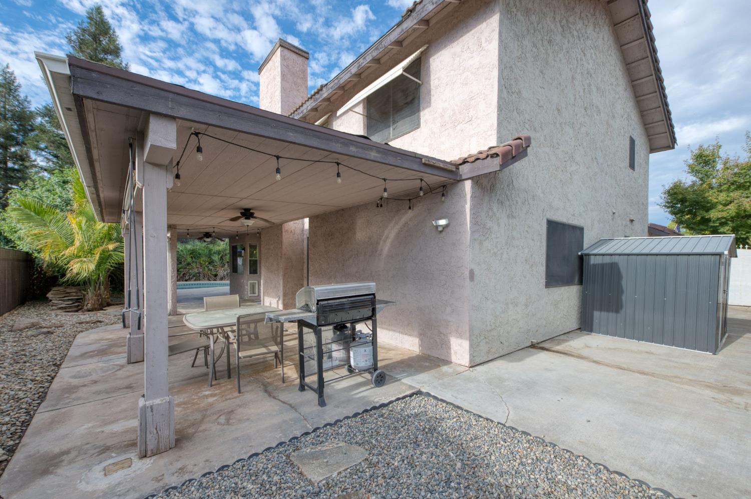 162 N Amber Ave, Clovis, CA 93611