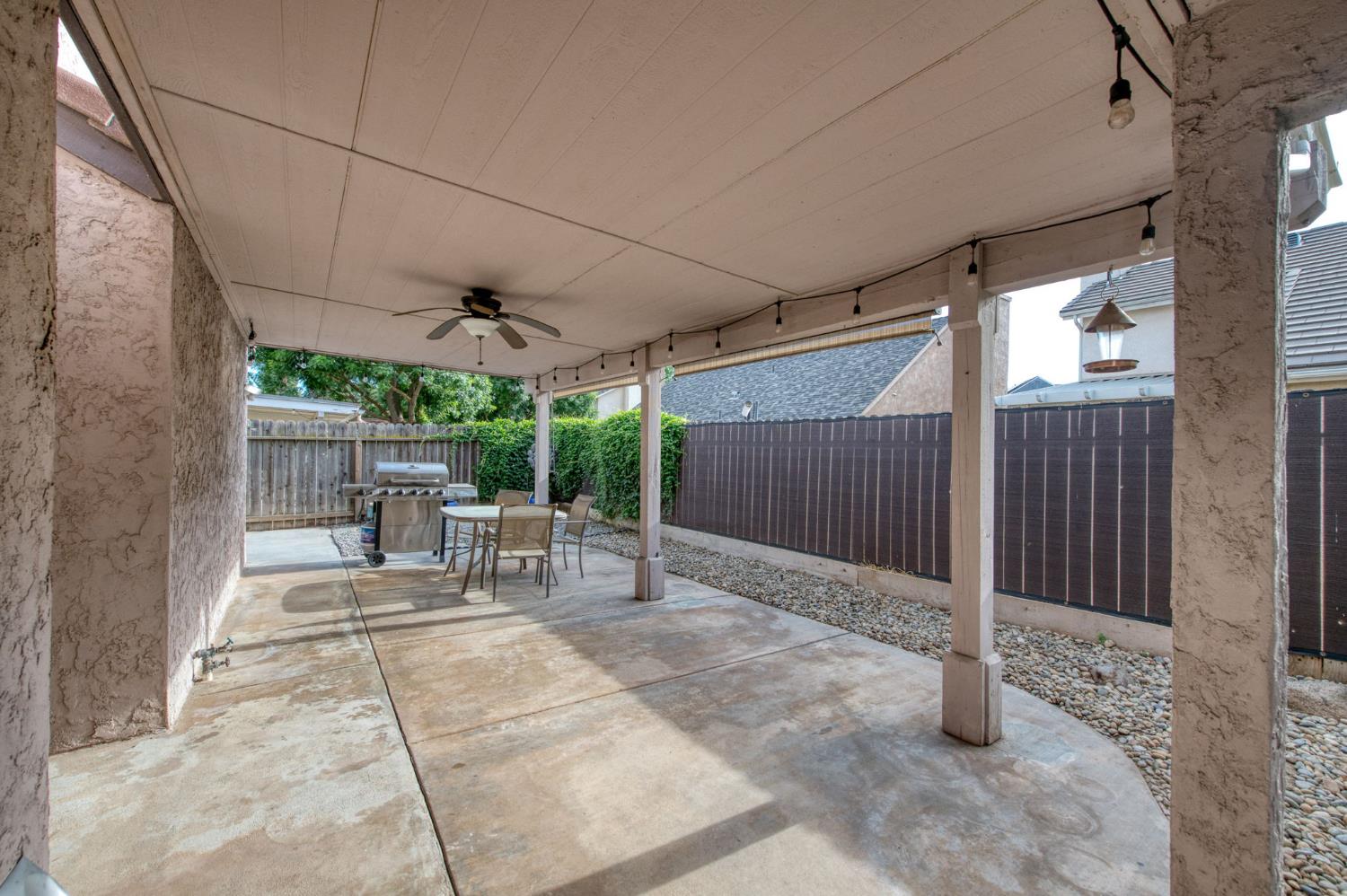 162 N Amber Ave, Clovis, CA 93611