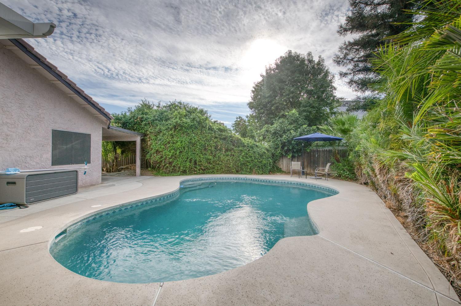 162 N Amber Ave, Clovis, CA 93611