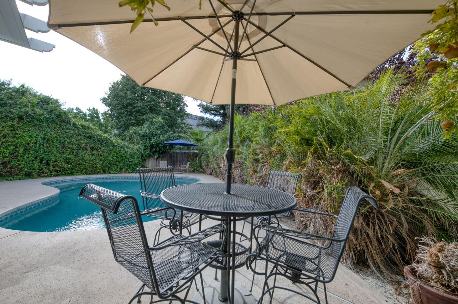 162 N Amber Ave, Clovis, CA 93611
