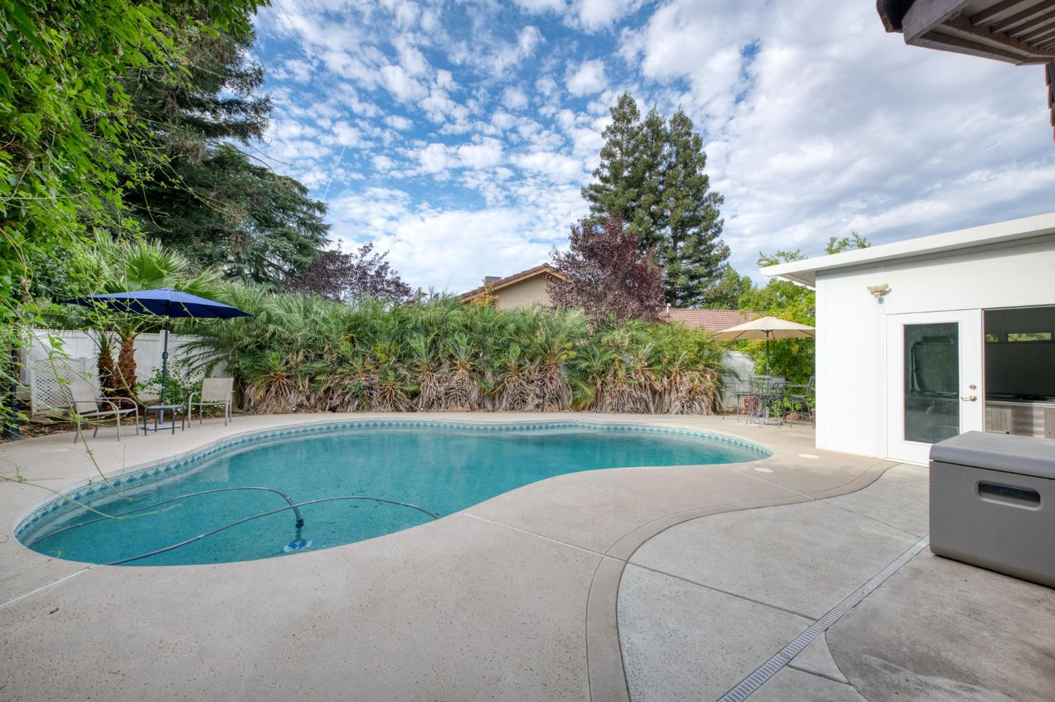 162 N Amber Ave, Clovis, CA 93611