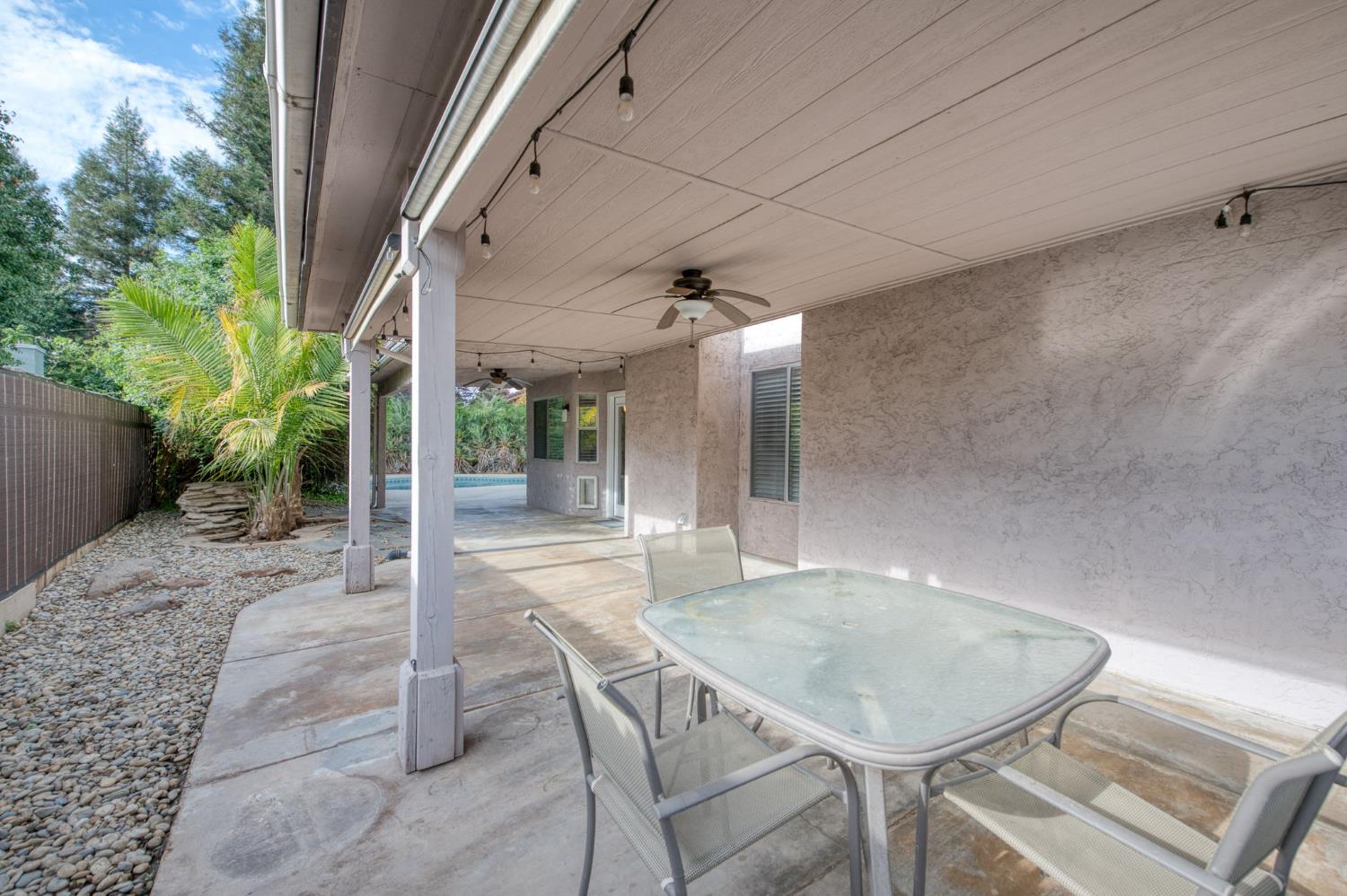 162 N Amber Ave, Clovis, CA 93611