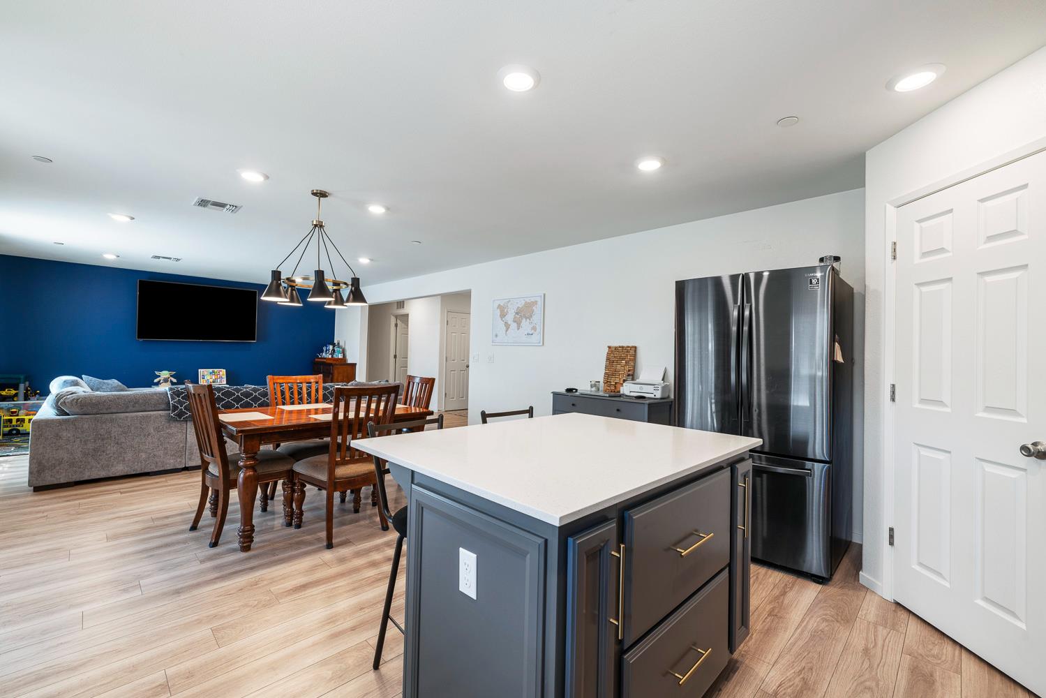 2136 N Redda Rd, Fresno, CA 93737
