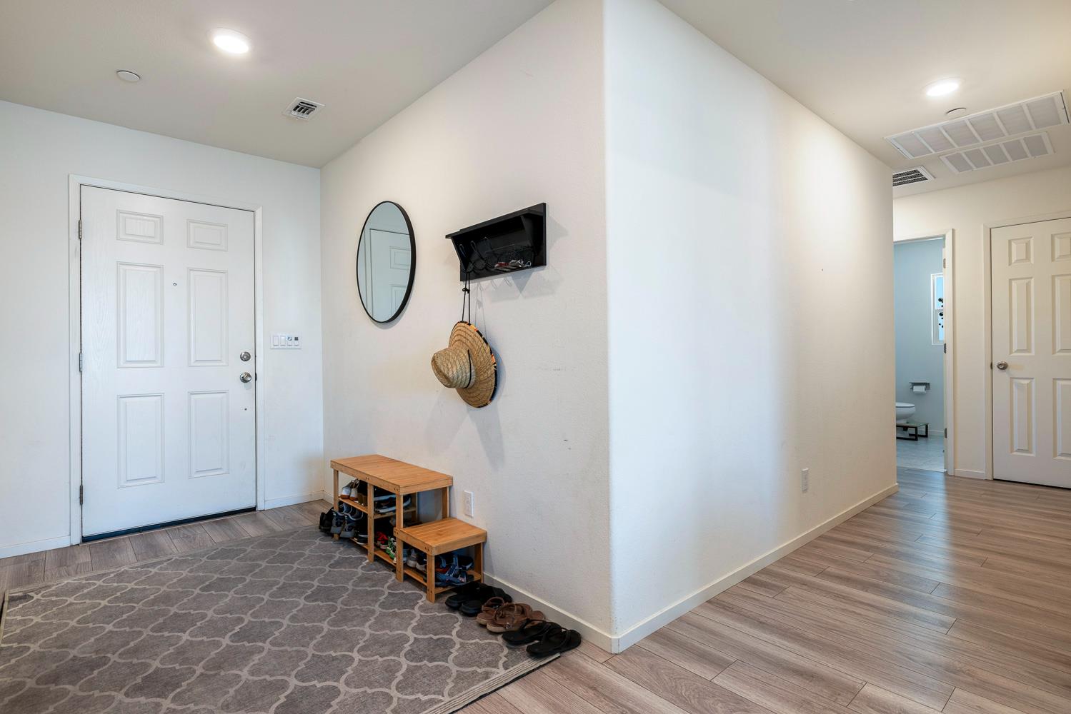 2136 N Redda Rd, Fresno, CA 93737