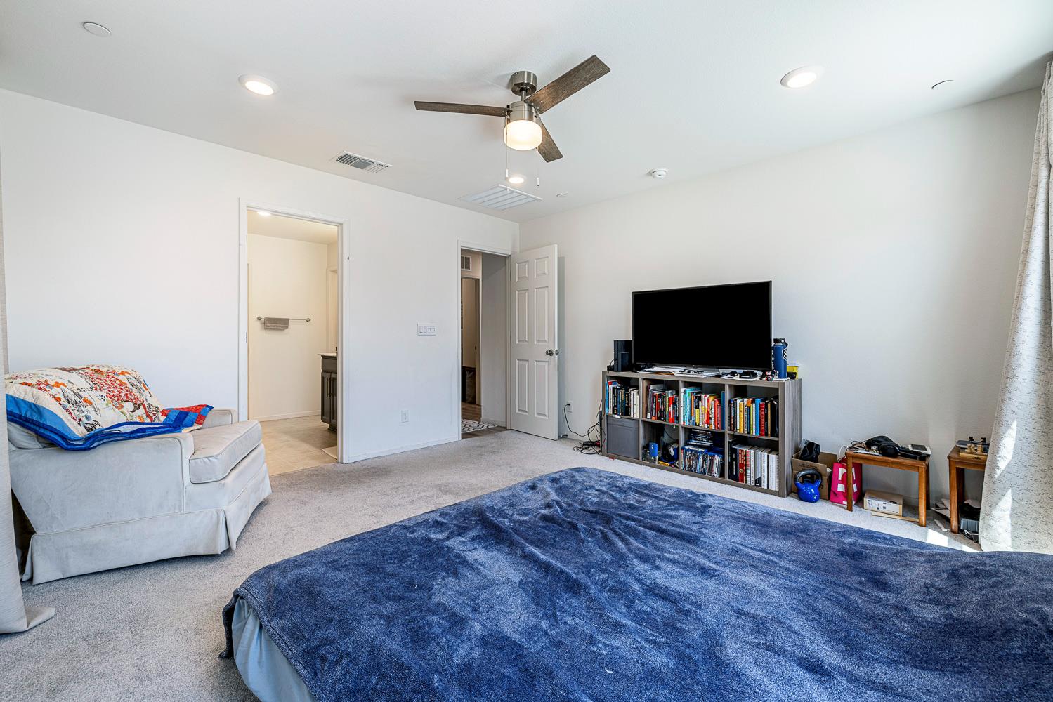 2136 N Redda Rd, Fresno, CA 93737