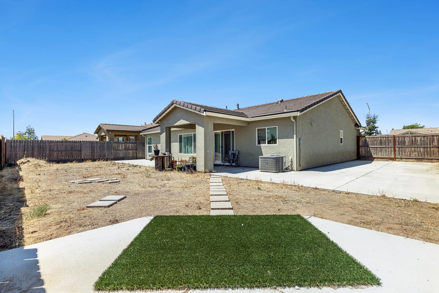 2136 N Redda Rd, Fresno, CA 93737