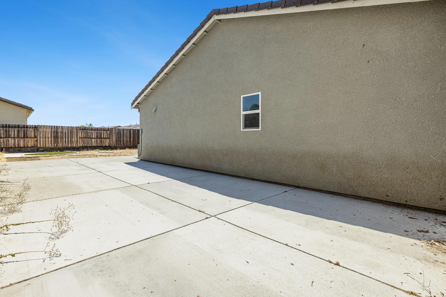 2136 N Redda Rd, Fresno, CA 93737