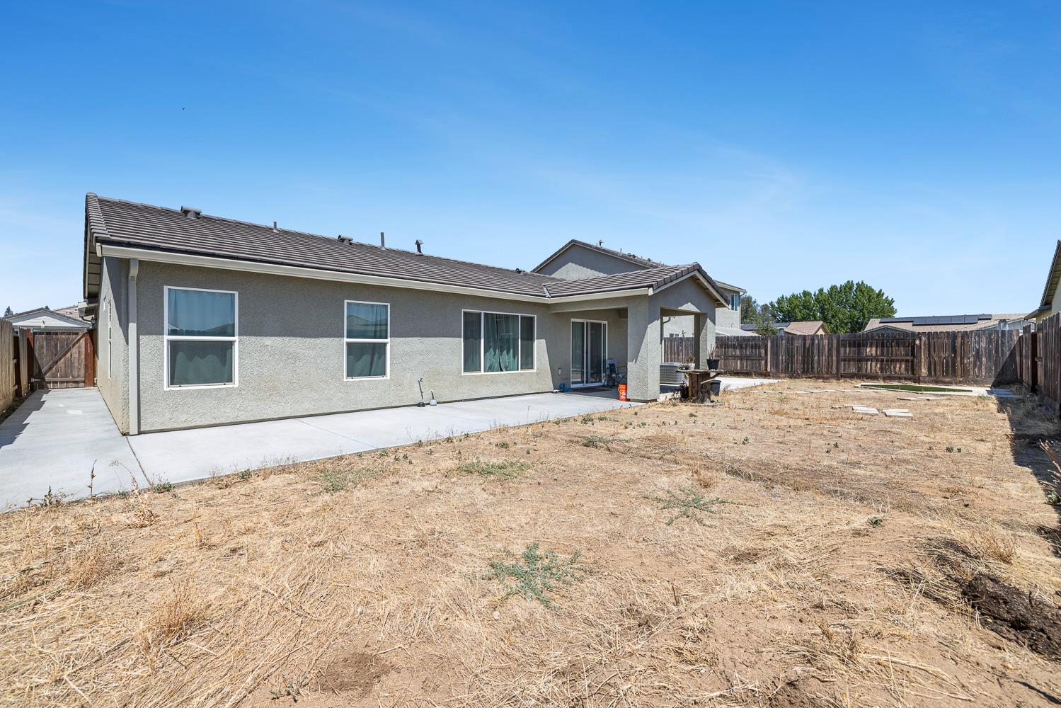 2136 N Redda Rd, Fresno, CA 93737