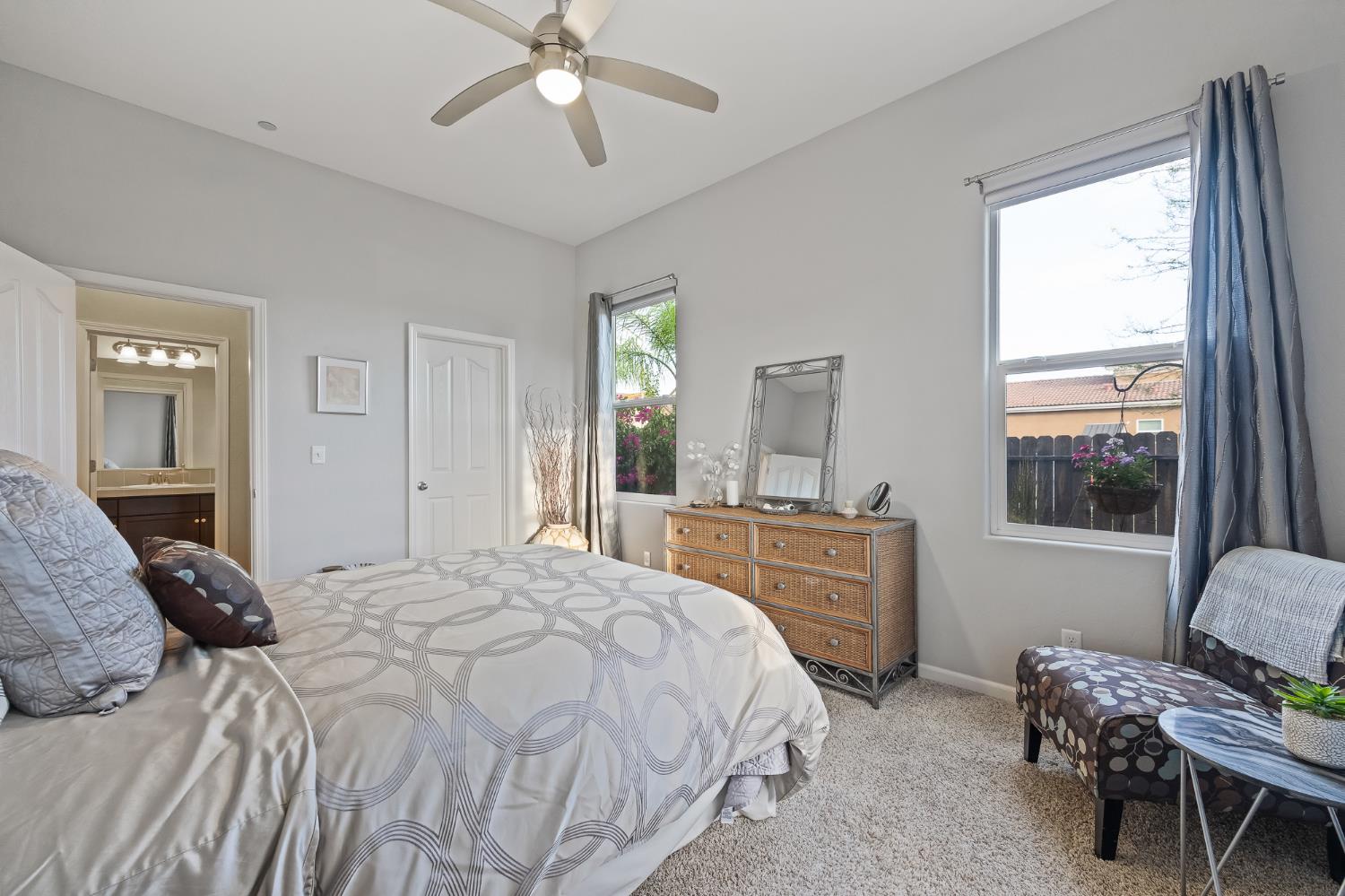 10686 N Whitney Ave, Fresno, CA 93730