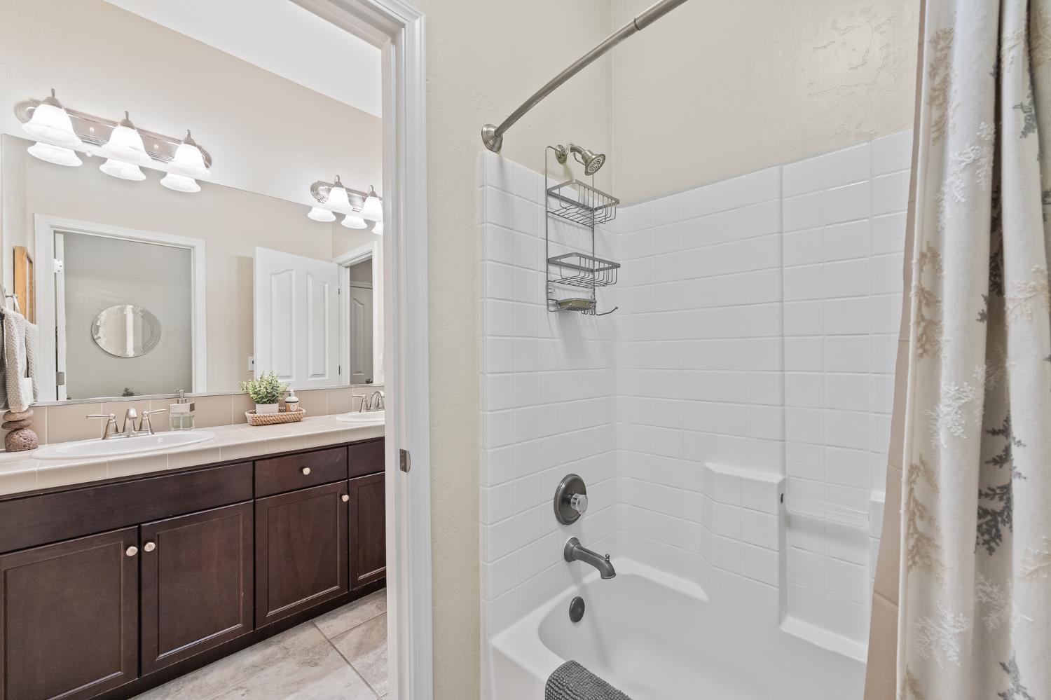 10686 N Whitney Ave, Fresno, CA 93730