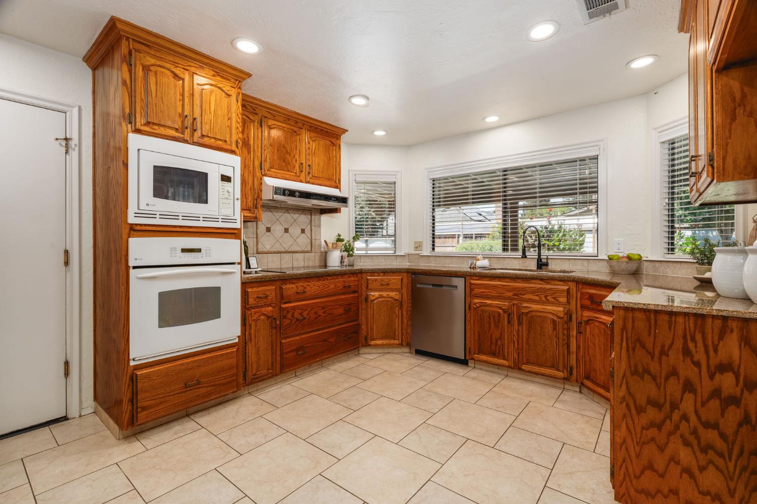 578 E Everglade Ave, Fresno, CA 93720