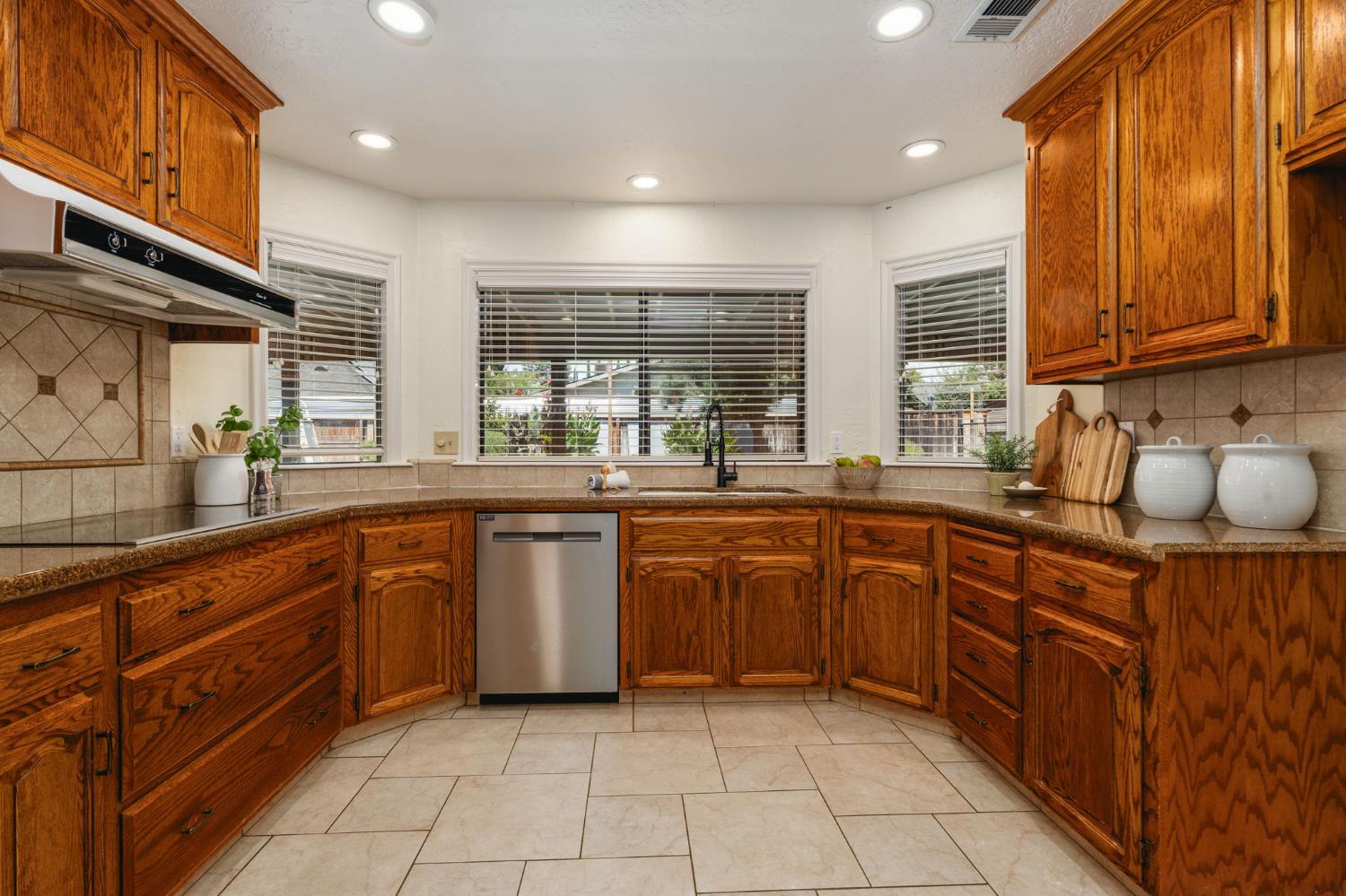 578 E Everglade Ave, Fresno, CA 93720