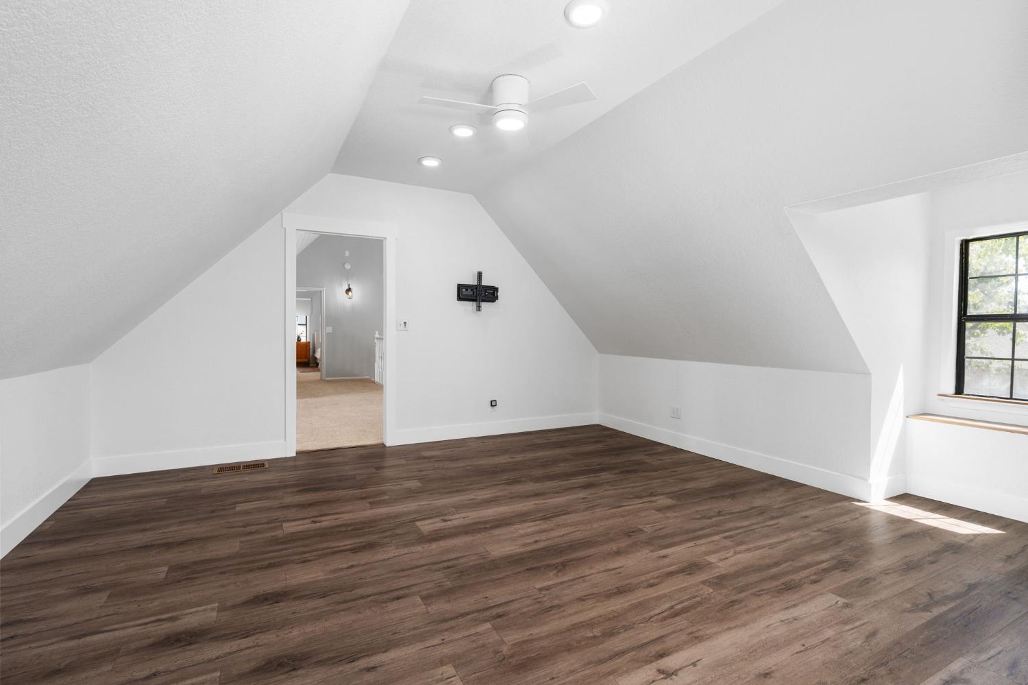 578 E Everglade Ave, Fresno, CA 93720