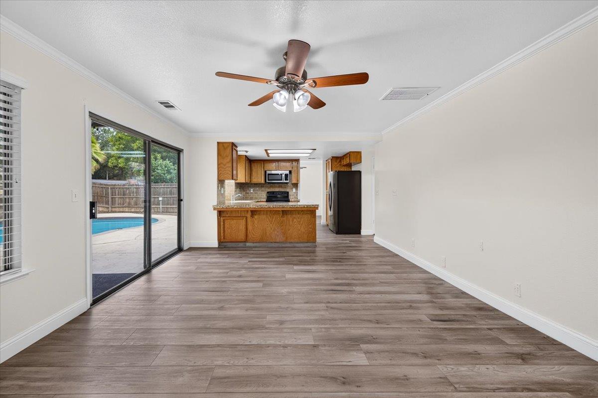 970 N Bush Ave, Clovis, CA 93611