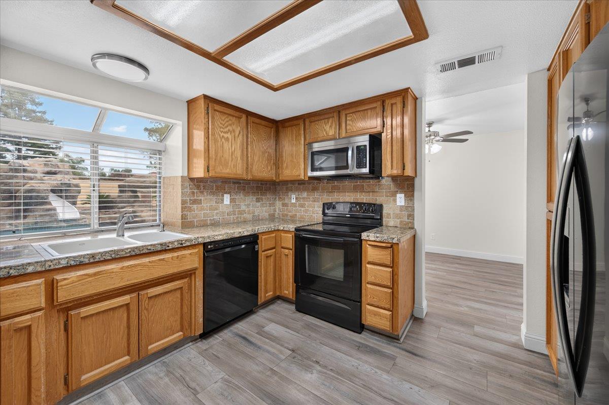 970 N Bush Ave, Clovis, CA 93611