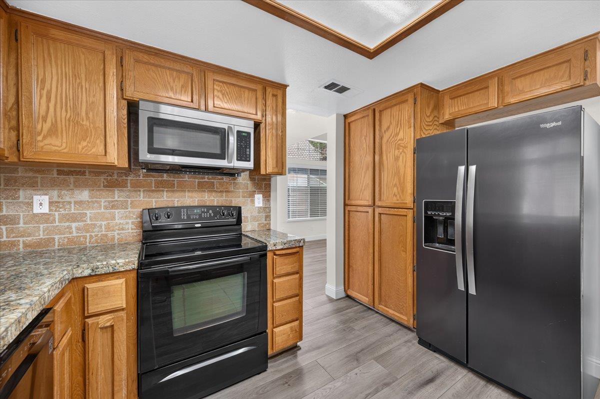 970 N Bush Ave, Clovis, CA 93611