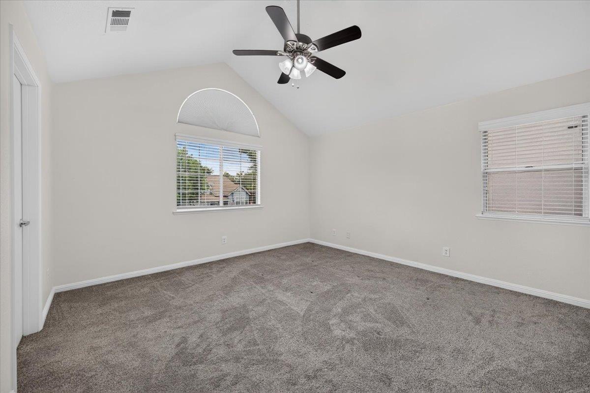 970 N Bush Ave, Clovis, CA 93611