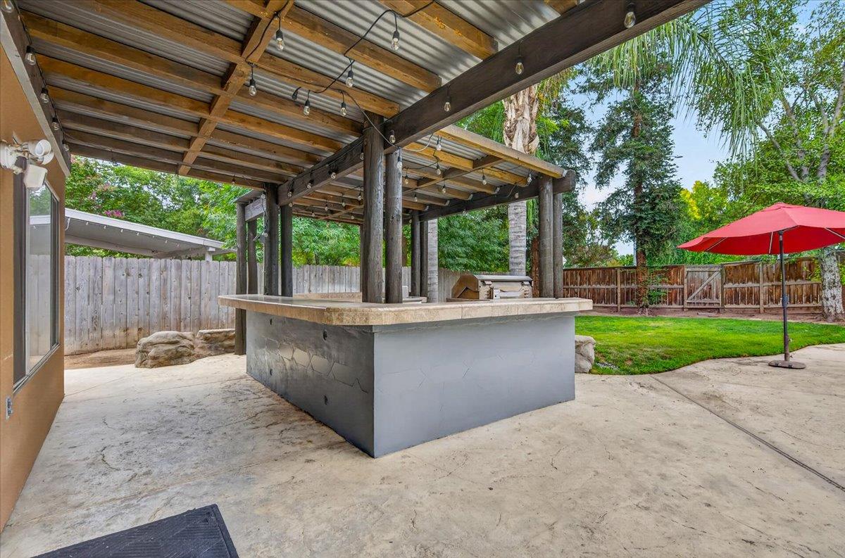 970 N Bush Ave, Clovis, CA 93611