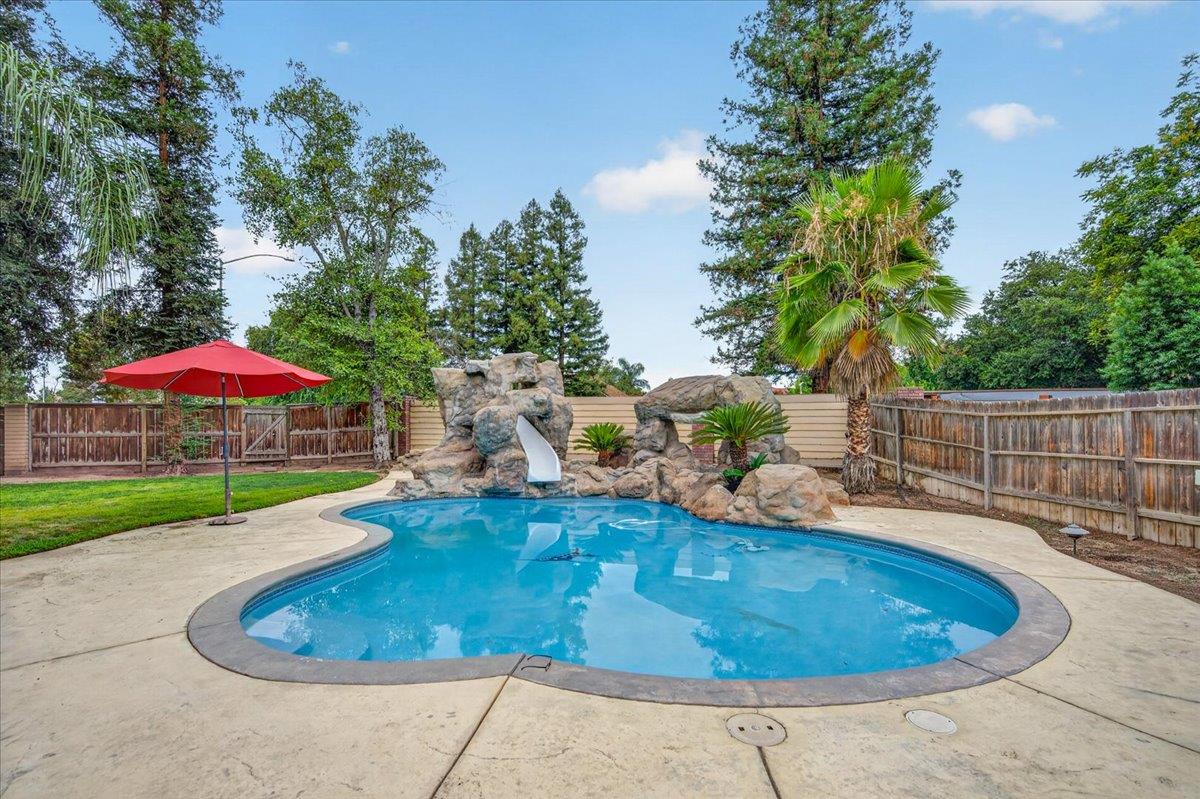 970 N Bush Ave, Clovis, CA 93611