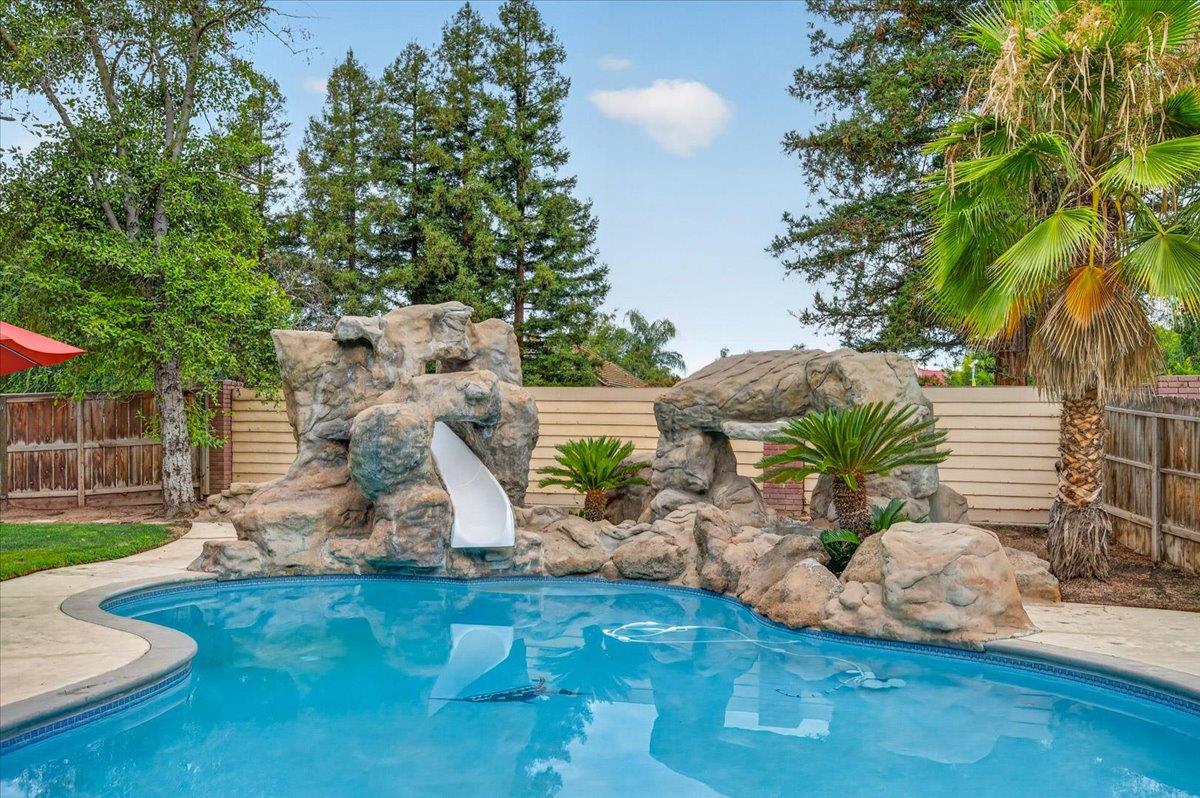 970 N Bush Ave, Clovis, CA 93611