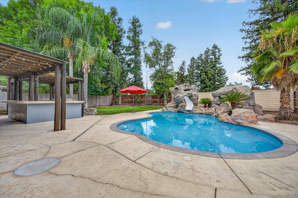 970 N Bush Ave, Clovis, CA 93611