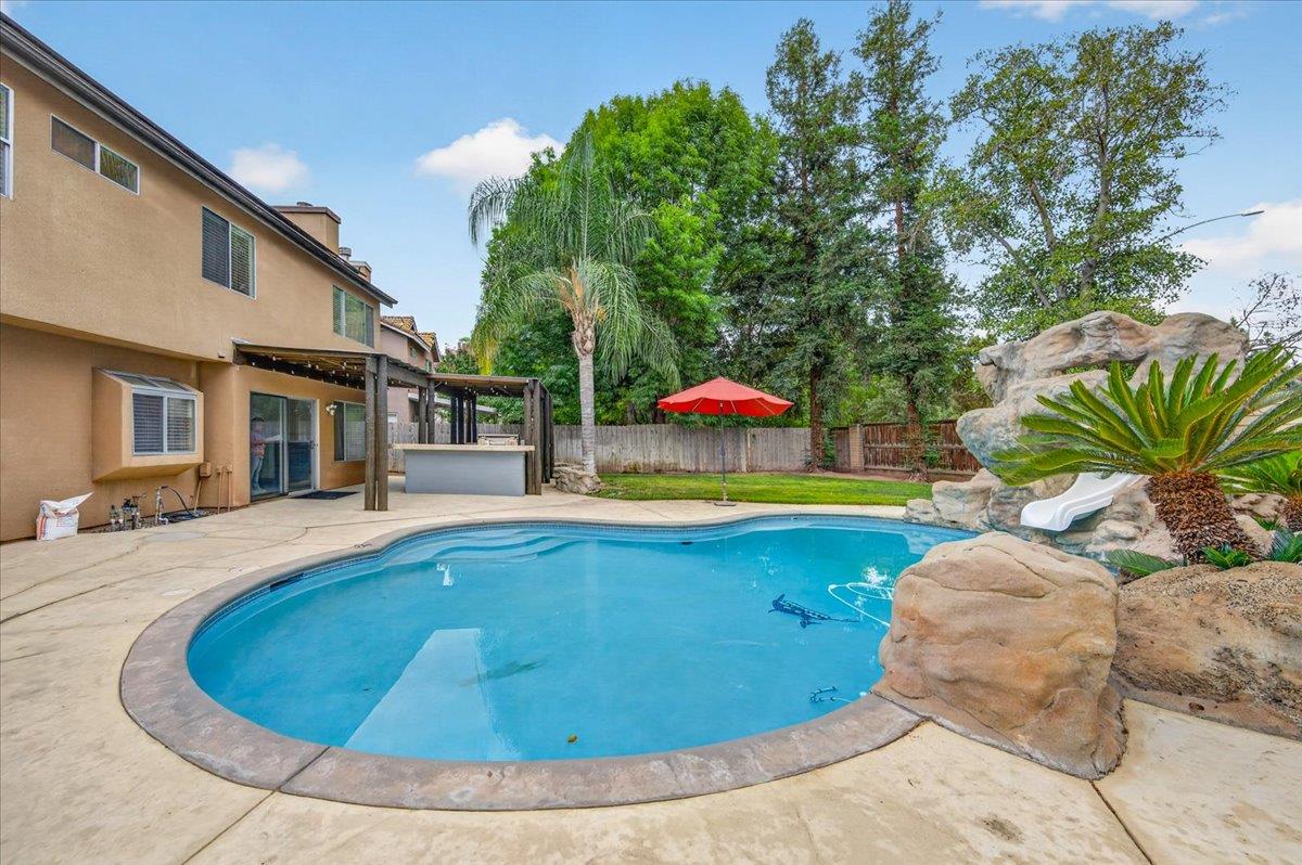 970 N Bush Ave, Clovis, CA 93611