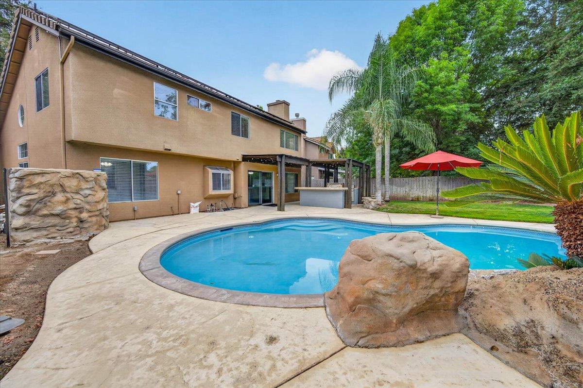 970 N Bush Ave, Clovis, CA 93611