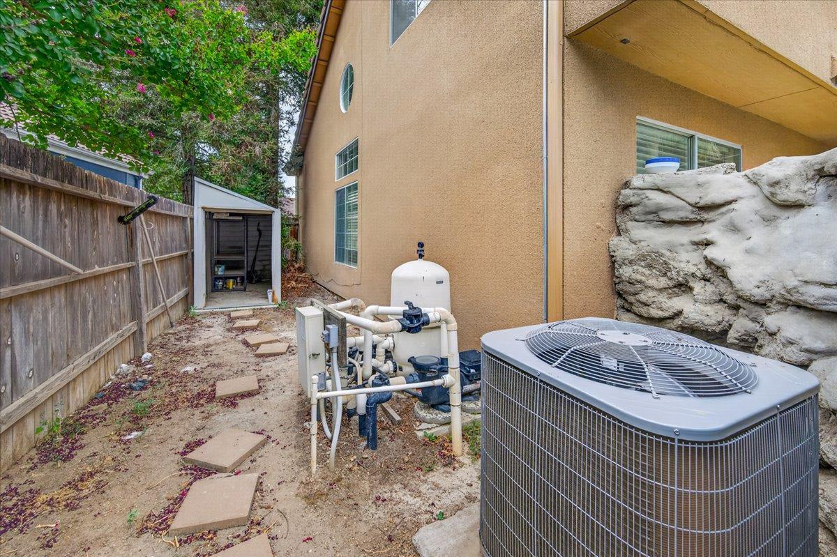 970 N Bush Ave, Clovis, CA 93611
