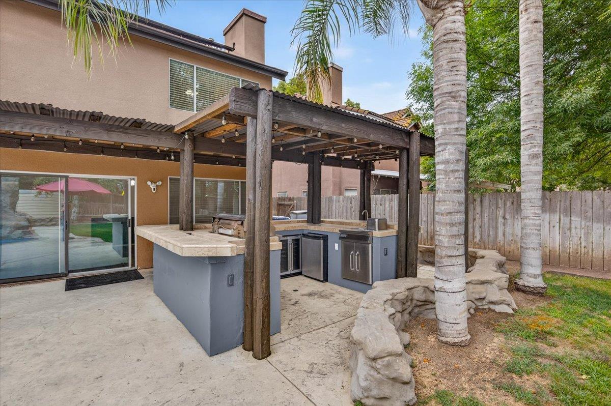 970 N Bush Ave, Clovis, CA 93611