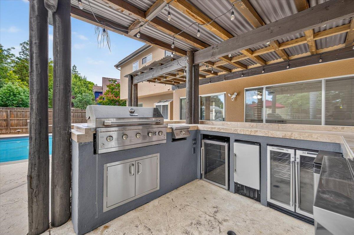 970 N Bush Ave, Clovis, CA 93611