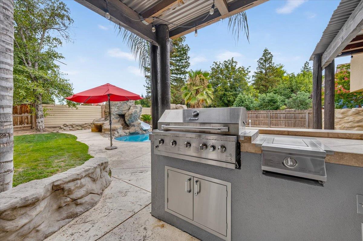 970 N Bush Ave, Clovis, CA 93611