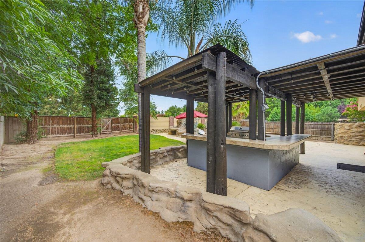 970 N Bush Ave, Clovis, CA 93611