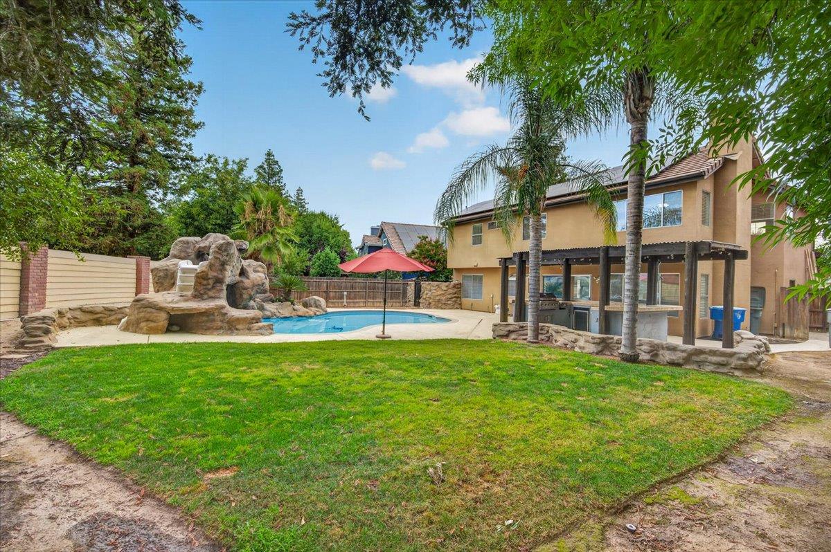 970 N Bush Ave, Clovis, CA 93611