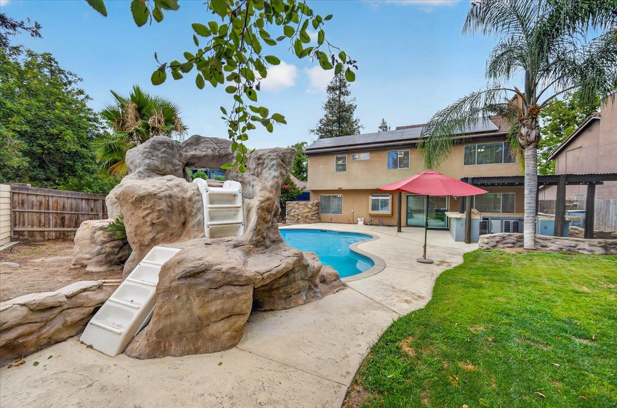 970 N Bush Ave, Clovis, CA 93611