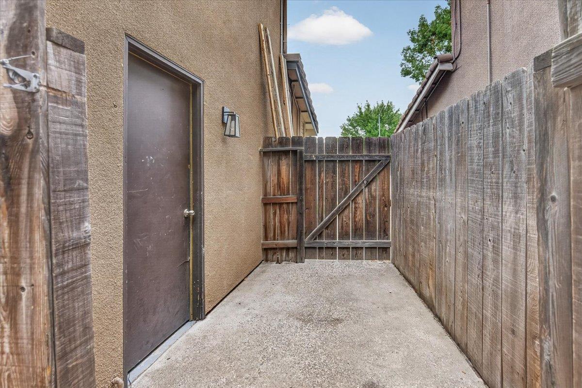 970 N Bush Ave, Clovis, CA 93611