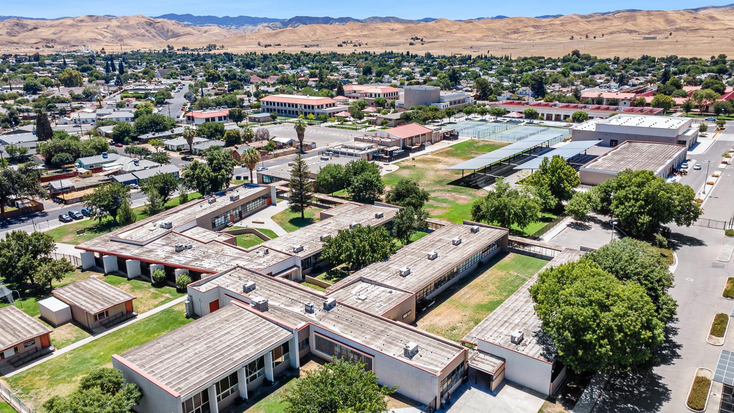 401 W Cherry Ln #B, Coalinga, CA 93210