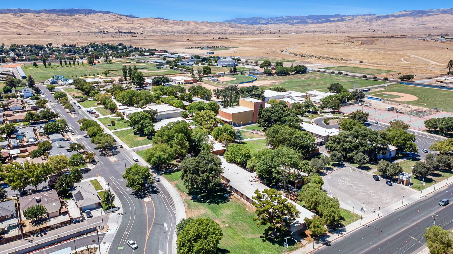 401 W Cherry Ln #B, Coalinga, CA 93210
