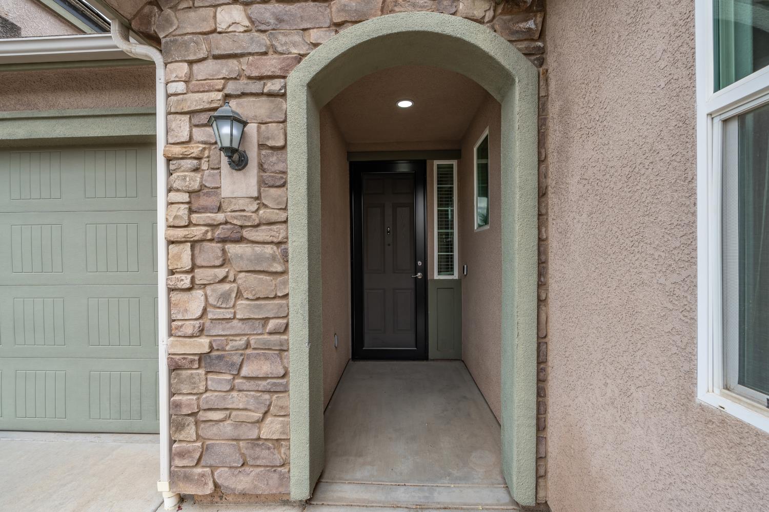 7137 N Fusion Dr, Fresno, CA 93711