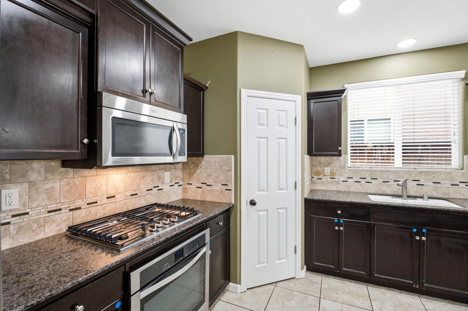 7137 N Fusion Dr, Fresno, CA 93711