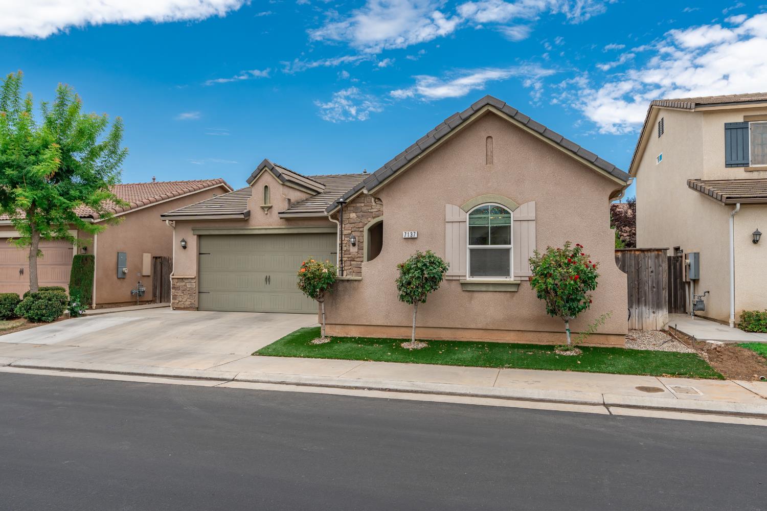 7137 N Fusion Dr, Fresno, CA 93711